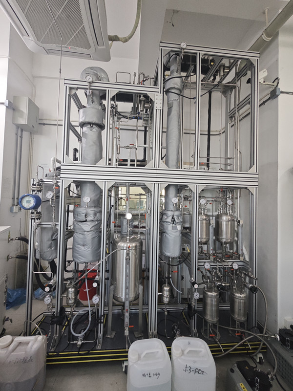 华人策略celue制冷控温系统设备实拍图1