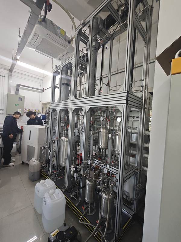 华人策略celue制冷控温系统设备实拍图2